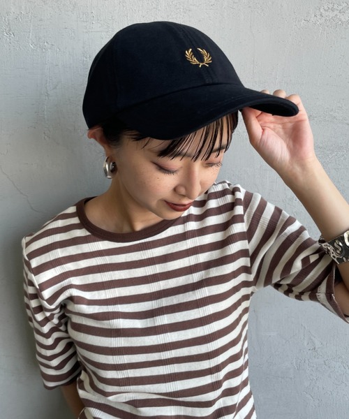 FRED PERRY（フレッドペリー）の「[FRED PERRY/フレッドペリー] ワンポイントロゴ刺繍キャップ（キャップ・レディース・ブラック/ナチュラル/ネイビー・ONE SIZE）」の4枚目の写真