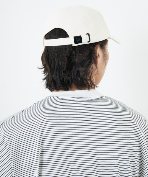 FRED PERRY（フレッドペリー）の「[FRED PERRY/フレッドペリー] ワンポイントロゴ刺繍キャップ（キャップ・レディース・ブラック/ナチュラル/ネイビー・ONE SIZE）」の22枚目の写真