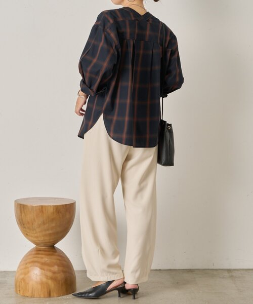 Jena espace merveilleux（ジェナ　エスパスメルヴェイユ）の「【好評につき再入荷！】オンブレーチェックダブルシャツ（シャツ/ブラウス・レディース・オフホワイト/ネイビー・FREE）」の17枚目の写真