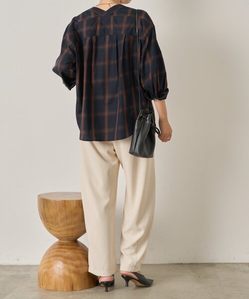 Jena espace merveilleux（ジェナ　エスパスメルヴェイユ）の「【好評につき再入荷！】オンブレーチェックダブルシャツ（シャツ/ブラウス・レディース・オフホワイト/ネイビー・FREE）」の16枚目の写真