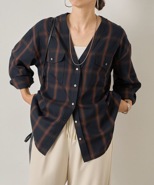 Jena espace merveilleux（ジェナ　エスパスメルヴェイユ）の「【好評につき再入荷！】オンブレーチェックダブルシャツ（シャツ/ブラウス・レディース・オフホワイト/ネイビー・FREE）」の15枚目の写真