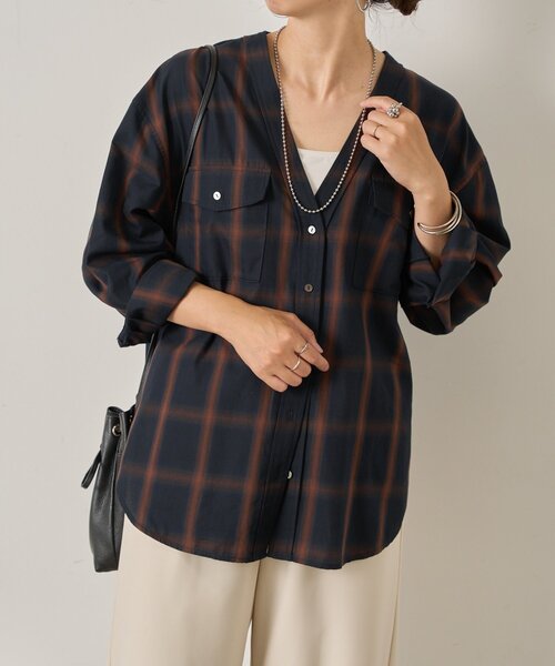 Jena espace merveilleux（ジェナ　エスパスメルヴェイユ）の「【好評につき再入荷！】オンブレーチェックダブルシャツ（シャツ/ブラウス・レディース・オフホワイト/ネイビー・FREE）」の14枚目の写真