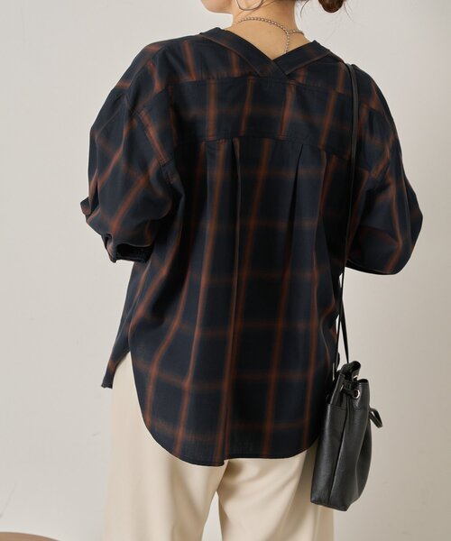 Jena espace merveilleux（ジェナ　エスパスメルヴェイユ）の「【好評につき再入荷！】オンブレーチェックダブルシャツ（シャツ/ブラウス・レディース・オフホワイト/ネイビー・FREE）」の12枚目の写真
