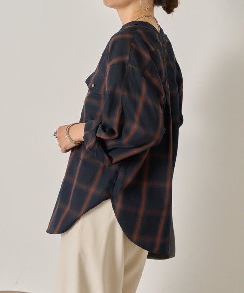 Jena espace merveilleux（ジェナ　エスパスメルヴェイユ）の「【好評につき再入荷！】オンブレーチェックダブルシャツ（シャツ/ブラウス・レディース・オフホワイト/ネイビー・FREE）」の11枚目の写真