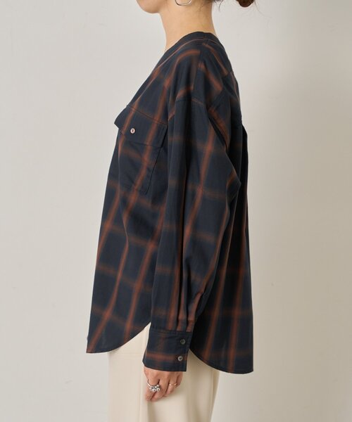 Jena espace merveilleux（ジェナ　エスパスメルヴェイユ）の「【好評につき再入荷！】オンブレーチェックダブルシャツ（シャツ/ブラウス・レディース・オフホワイト/ネイビー・FREE）」の9枚目の写真