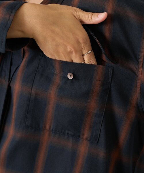 Jena espace merveilleux（ジェナ　エスパスメルヴェイユ）の「【好評につき再入荷！】オンブレーチェックダブルシャツ（シャツ/ブラウス・レディース・オフホワイト/ネイビー・FREE）」の5枚目の写真