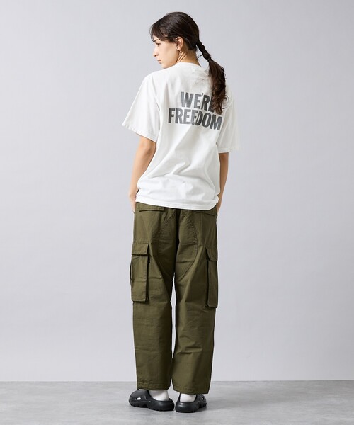 REMI RELIEF（レミレリーフ）の「【REMI RELIEF / レミ レリーフ】  HARD SP加工 20/- 天竺 レギュラーTシャツ（FREEDOM）バックプリント/RN30389147／ユニセックス（Tシャツ/カットソー・メンズ・オフホワイト/ブラック・M/L/XL）」の3枚目の写真