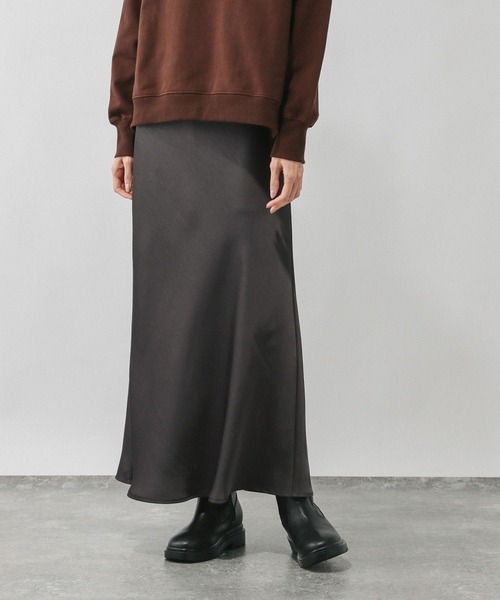 GLOBAL WORK(グローバルワーク)の「※サテンストレッチフレアスカート/634549(スカート・レディース・ダークブラウン/グレー系その他/チャコールグレー/その他・SHORT/REGULAR)」の2枚目の写真