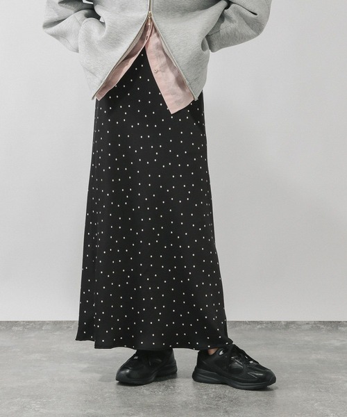 GLOBAL WORK(グローバルワーク)の「※サテンストレッチフレアスカート/634549(スカート・レディース・ダークブラウン/グレー系その他/チャコールグレー/その他・SHORT/REGULAR)」の4枚目の写真