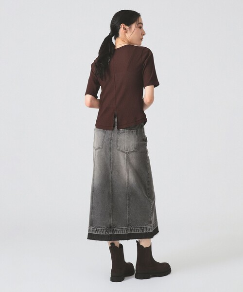 Ray BEAMS（レイビームス）の「バックスリット カーブ ヘムTシャツ（Tシャツ/カットソー・レディース・ブラウン/ブルー/オフホワイト・ONE SIZE）」の13枚目の写真