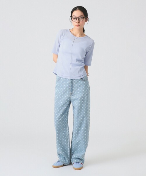 Ray BEAMS（レイビームス）の「バックスリット カーブ ヘムTシャツ（Tシャツ/カットソー・レディース・ブラウン/ブルー/オフホワイト・ONE SIZE）」の16枚目の写真