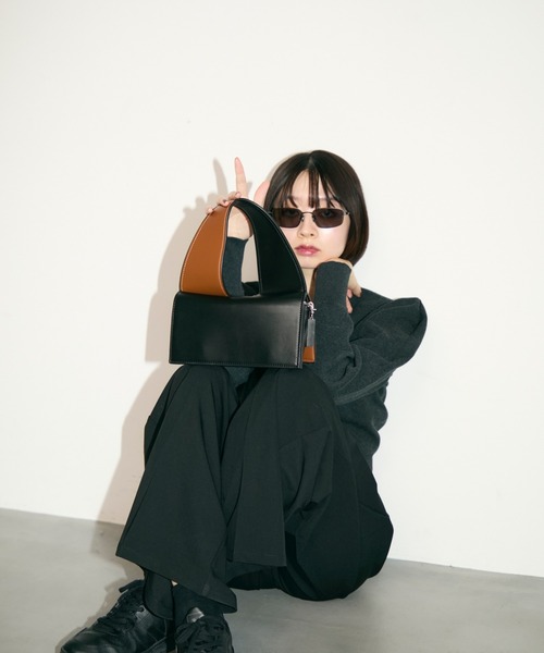 TONER（トナー）の「バイカラーブロックハンドルバッグ/ロゴプレート付き（ハンドバッグ・レディース・ブラック/ブラウン・FREE）」の12枚目の写真