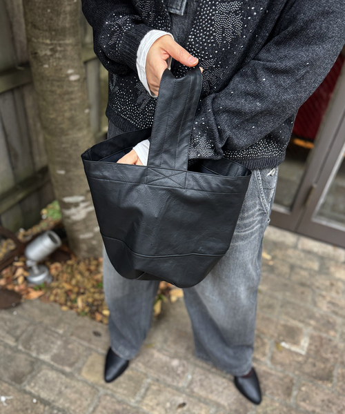 JOURNAL STANDARD LUXE(ジャーナルスタンダード ラックス)の「《追加》フェイクレザー サークルBAG-M(エコバッグ/サブバッグ・レディース・ブラック/ブラウン・FREE)」の4枚目の写真