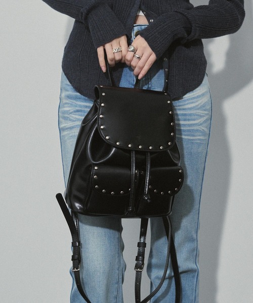 ENVYM（アンビー）の「スタッズ ミニ リュック（バックパック/リュック・レディース・ブラック/モカ・FREE）」の2枚目の写真