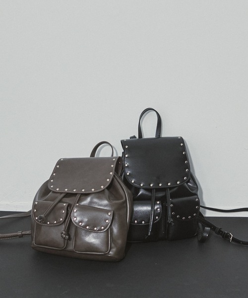 ENVYM（アンビー）の「スタッズ ミニ リュック（バックパック/リュック・レディース・ブラック/モカ・FREE）」の3枚目の写真