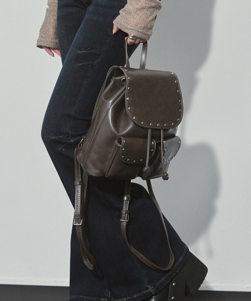 ENVYM（アンビー）の「スタッズ ミニ リュック（バックパック/リュック・レディース・ブラック/モカ・FREE）」の5枚目の写真