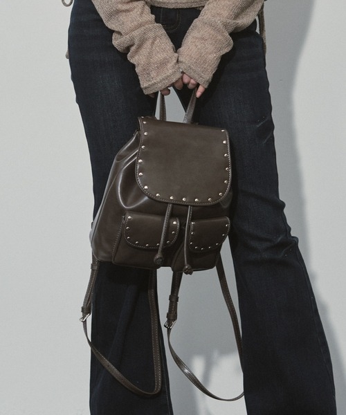 ENVYM（アンビー）の「スタッズ ミニ リュック（バックパック/リュック・レディース・ブラック/モカ・FREE）」の6枚目の写真