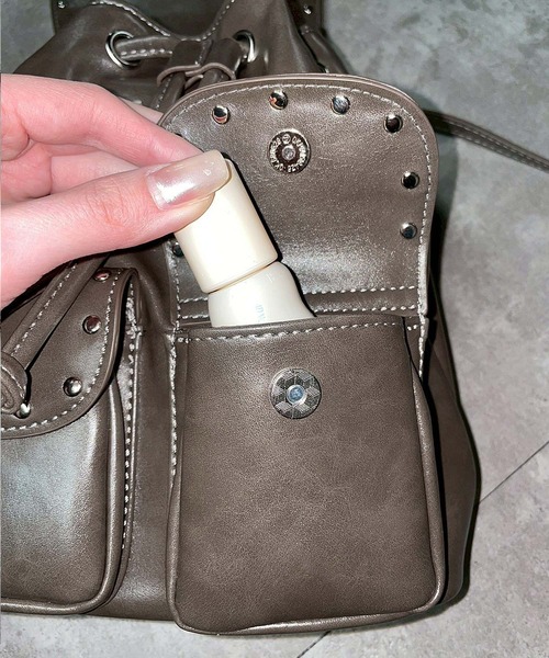 ENVYM（アンビー）の「スタッズ ミニ リュック（バックパック/リュック・レディース・ブラック/モカ・FREE）」の18枚目の写真