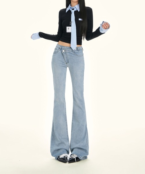 HOOK(フック)の「ミッドライズ フレアデニムパンツ(デニムパンツ・レディース・ライトブルー・M/L/S)」の4枚目の写真