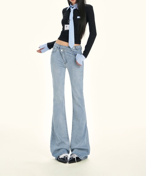 HOOK(フック)の「ミッドライズ フレアデニムパンツ(デニムパンツ・レディース・ライトブルー・M/L/S)」の5枚目の写真