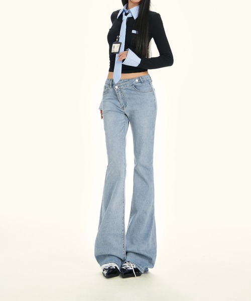 HOOK(フック)の「ミッドライズ フレアデニムパンツ(デニムパンツ・レディース・ライトブルー・M/L/S)」の10枚目の写真