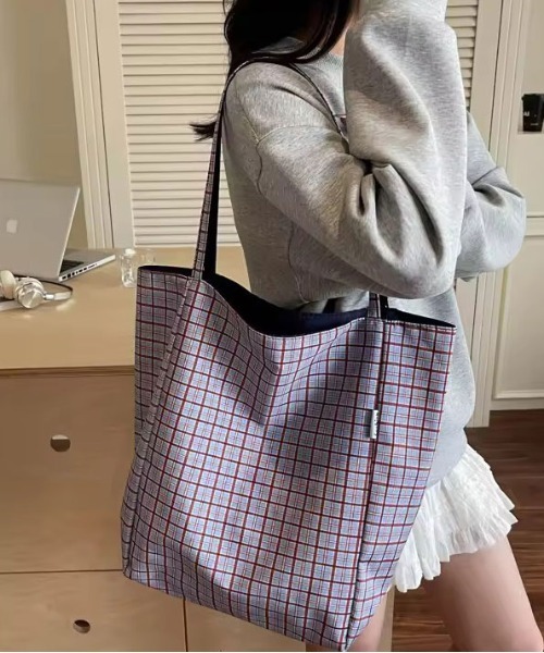 ammy.（エイミードット）の「【 ammy. / エイミードット 】 2way リバーシブル ミックス パターントートバッグ（トートバッグ・レディース・ブルー系/レッド系/ネイビー系/ベージュ系/スカイブルー系/ブラウン系・FREE）」の4枚目の写真