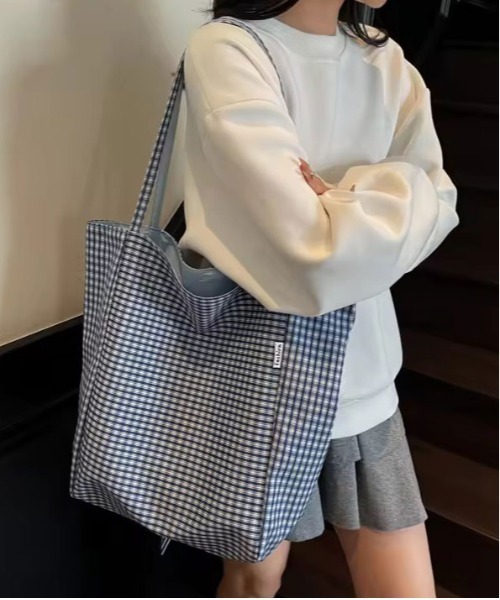 ammy.（エイミードット）の「【 ammy. / エイミードット 】 2way リバーシブル ミックス パターントートバッグ（トートバッグ・レディース・ブルー系/レッド系/ネイビー系/ベージュ系/スカイブルー系/ブラウン系・FREE）」の5枚目の写真