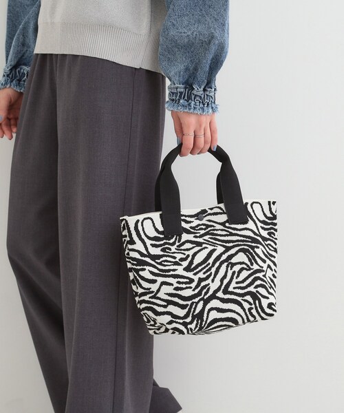 SHOO・LA・RUE（シューラルー）の「ニットランチトートバッグ（トートバッグ・レディース・グレー系3/ブラック系5/ブラック系/ブルー系・00）」の2枚目の写真