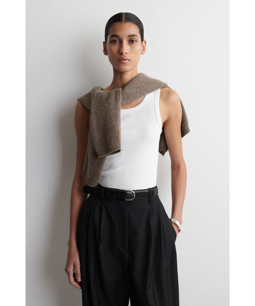 COS(コス)の「リブ編みコットンタンクトップ(タンクトップ・レディース・ホワイト系/ブラック/ベージュ系その他/ホワイト×グリーン/ブラウン系その他・XS/36/38/L/M)」の3枚目の写真