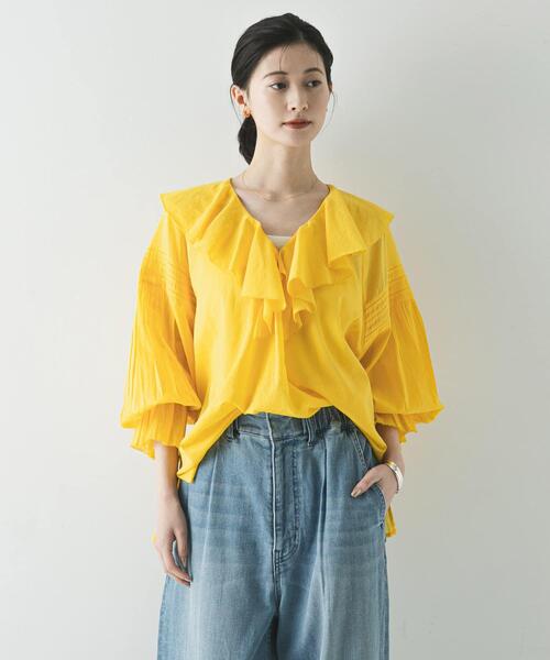 URBAN RESEARCH（アーバンリサーチ）の「『一部WEB限定カラー』コットンボイルラッフルブラウス（シャツ/ブラウス・レディース・ブラウン/イエロー/ブルー系その他/オフホワイト・FREE）」の21枚目の写真