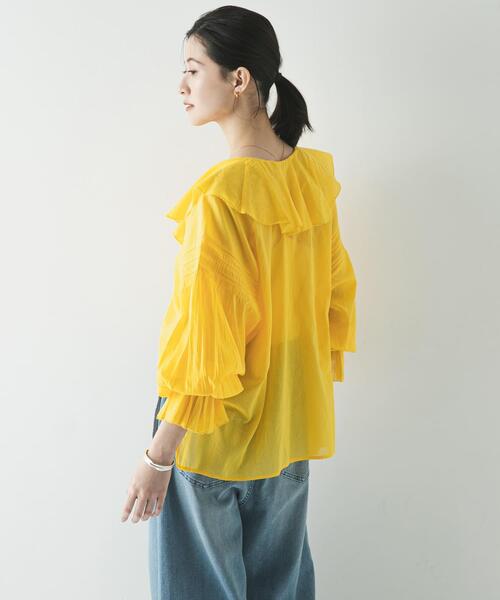 URBAN RESEARCH（アーバンリサーチ）の「『一部WEB限定カラー』コットンボイルラッフルブラウス（シャツ/ブラウス・レディース・ブラウン/イエロー/ブルー系その他/オフホワイト・FREE）」の22枚目の写真
