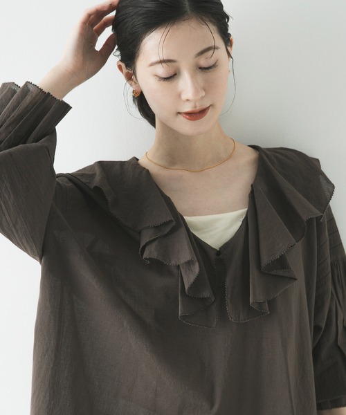 URBAN RESEARCH（アーバンリサーチ）の「コットンボイルラッフルブラウス（シャツ/ブラウス・レディース・ブラウン/イエロー/ブルー系その他/オフホワイト・FREE）」の2枚目の写真