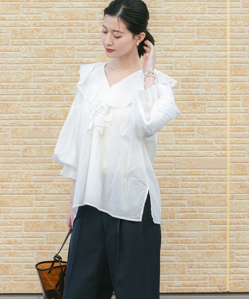 URBAN RESEARCH（アーバンリサーチ）の「コットンボイルラッフルブラウス（シャツ/ブラウス・レディース・ブラウン/イエロー/ブルー系その他/オフホワイト・FREE）」の8枚目の写真