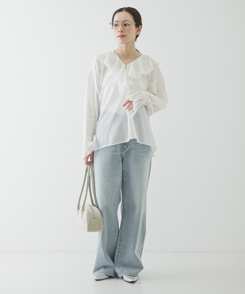 URBAN RESEARCH（アーバンリサーチ）の「コットンボイルラッフルブラウス（シャツ/ブラウス・レディース・ブラウン/イエロー/ブルー系その他/オフホワイト・FREE）」の11枚目の写真