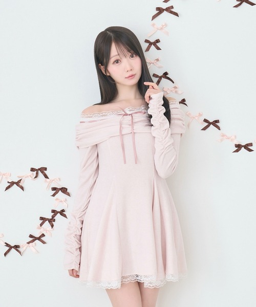 Rose Muse(ロゼミューズ)の「Off shoulder lace mini o/p(ワンピース・レディース・グレー/ピンク・FREE)」の2枚目の写真