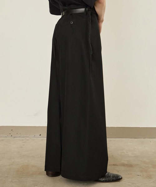 I'm here:(アイムヒアー)の「【i'm here :】" TUBE " PANTS(スラックス・メンズ・ネイビー/ブラック/ブラウン・L/M)」の9枚目の写真