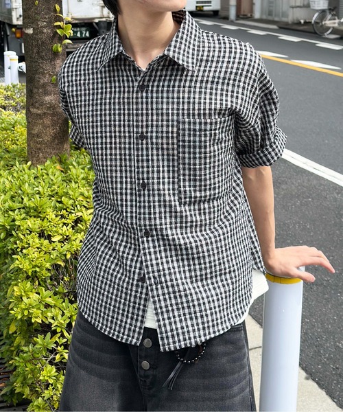 EPNK(イーピーエヌケー)の「Cropped Seersucker check Shirt / クロップドシアサッカーチェックシャツ(シャツ/ブラウス・メンズ・ブラック/サックスブルー/アイボリー・SMALL/MEDIUM/LARGE)」の2枚目の写真
