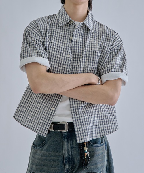 EPNK(イーピーエヌケー)の「Cropped Seersucker check Shirt / クロップドシアサッカーチェックシャツ(シャツ/ブラウス・メンズ・ブラック/サックスブルー/アイボリー・SMALL/MEDIUM/LARGE)」の5枚目の写真