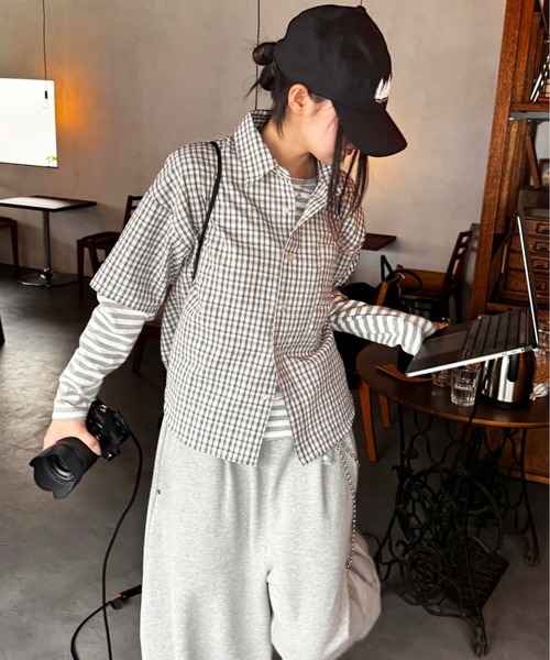 EPNK(イーピーエヌケー)の「Cropped Seersucker check Shirt / クロップドシアサッカーチェックシャツ(シャツ/ブラウス・メンズ・ブラック/サックスブルー/アイボリー・SMALL/MEDIUM/LARGE)」の22枚目の写真