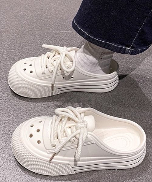 Vipoa（ヴィポア）の「Laceup slipon Crocs（サンダル・レディース・ホワイト/ブラック/ピンク・MEDIUM/SMALL/LARGE）」の2枚目の写真