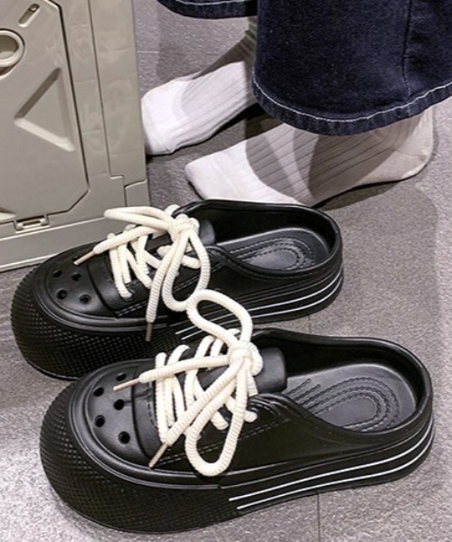 Vipoa（ヴィポア）の「Laceup slipon Crocs（サンダル・レディース・ホワイト/ブラック/ピンク・MEDIUM/SMALL/LARGE）」の7枚目の写真
