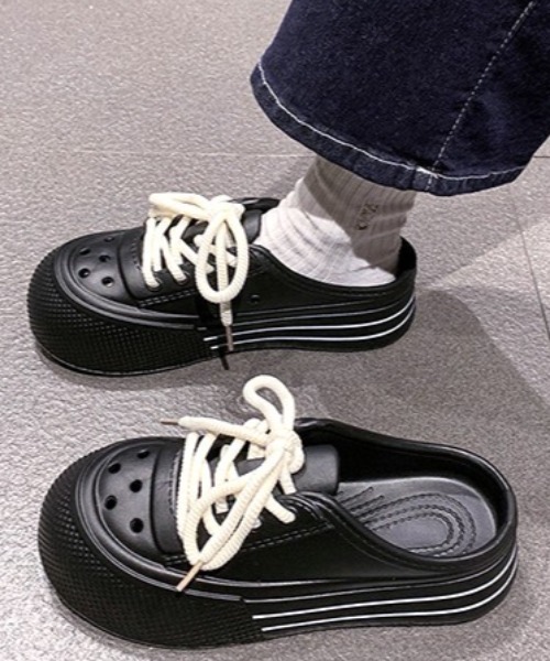 Vipoa（ヴィポア）の「Laceup slipon Crocs（サンダル・レディース・ホワイト/ブラック/ピンク・MEDIUM/SMALL/LARGE）」の4枚目の写真