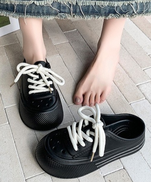 Vipoa（ヴィポア）の「Laceup slipon Crocs（サンダル・レディース・ホワイト/ブラック/ピンク・MEDIUM/SMALL/LARGE）」の13枚目の写真