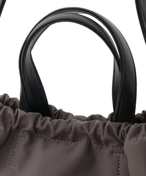 CONVERSE TOKYO(コンバーストウキョウ)の「GATHERED HANDLE TOTE BAG(トートバッグ・レディース・ブラック/グレー・FREE)」の12枚目の写真