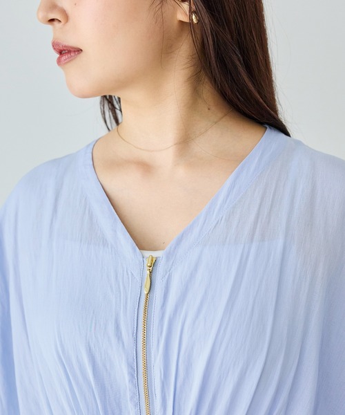 LAVEANGE(ラビアンジェ)の「フロントファスナーシアーブラウス(シャツ/ブラウス・レディース・ブラック/サックスブルー/オフホワイト・M/LL/3L/4L/5L)」の8枚目の写真