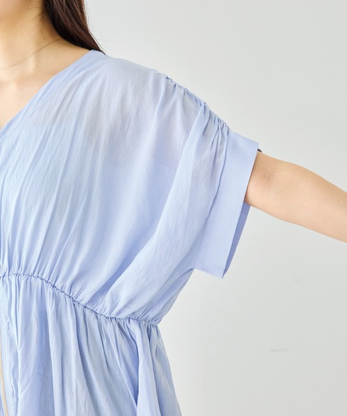LAVEANGE(ラビアンジェ)の「フロントファスナーシアーブラウス(シャツ/ブラウス・レディース・ブラック/サックスブルー/オフホワイト・M/LL/3L/4L/5L)」の9枚目の写真