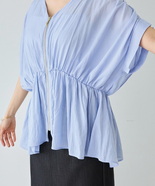LAVEANGE(ラビアンジェ)の「フロントファスナーシアーブラウス(シャツ/ブラウス・レディース・ブラック/サックスブルー/オフホワイト・M/LL/3L/4L/5L)」の11枚目の写真