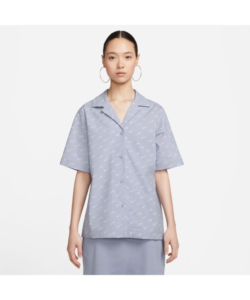 NIKE(ナイキ)の「NIKE/ナイキ AS W NSW MOD WVN SS TOP(シャツ/ブラウス・レディース・ホワイト/ブルー・S/XL/XS/M)」の2枚目の写真