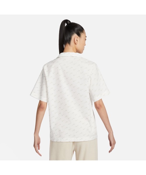 NIKE(ナイキ)の「NIKE/ナイキ AS W NSW MOD WVN SS TOP(シャツ/ブラウス・レディース・ホワイト/ブルー・S/XL/XS/M)」の4枚目の写真