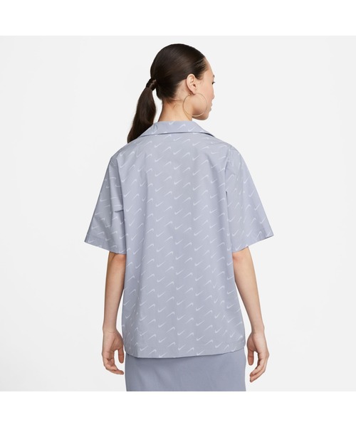 NIKE(ナイキ)の「NIKE/ナイキ AS W NSW MOD WVN SS TOP(シャツ/ブラウス・レディース・ホワイト/ブルー・S/XL/XS/M)」の6枚目の写真